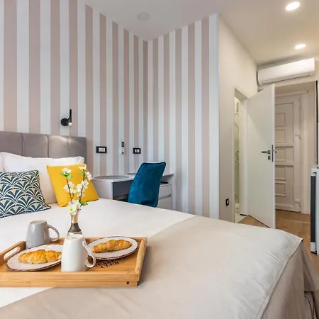 & Six Apartment *